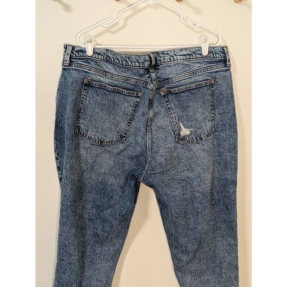 Abercrombie & Fitch The Mom High Rise Distressed Denim Jeans - Size 20s - Picture 5 of 9